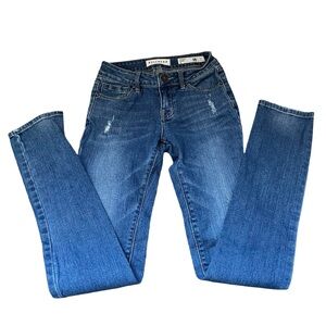 Bullhead medium wash low rise skinny jeans